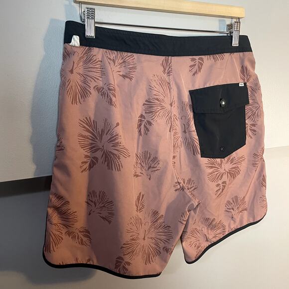 Vuori Cruise Men's Board Shorts Swim Trunks Men's Size 30 EUC - Picture 10 of 10